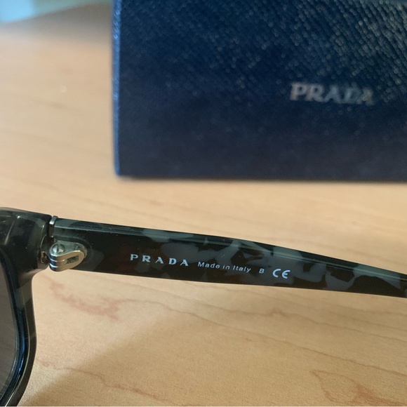 Prada sunglasses new I’ve never used - Picture 3 of 6